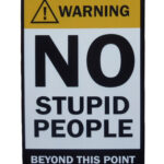 Metalen bord No stupid people — foto 1