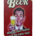 Metalen bord Beer helping Ugly
