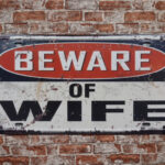 Metalen bord Beware of wife — foto 2