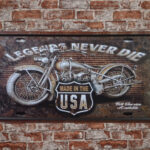 Metalen bord Legends never die — foto 2
