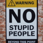 Metalen bord No stupid people — foto 2