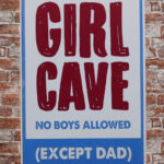 Metalen bord Girl cave — foto 2