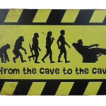Metalen bord From the cave