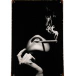 Metalen bord smoke vrouw