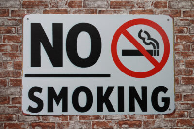 Metalen bord No smoking