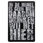 Metalen bord in de hemel