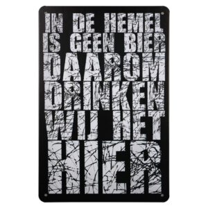 Metalen bord in de hemel