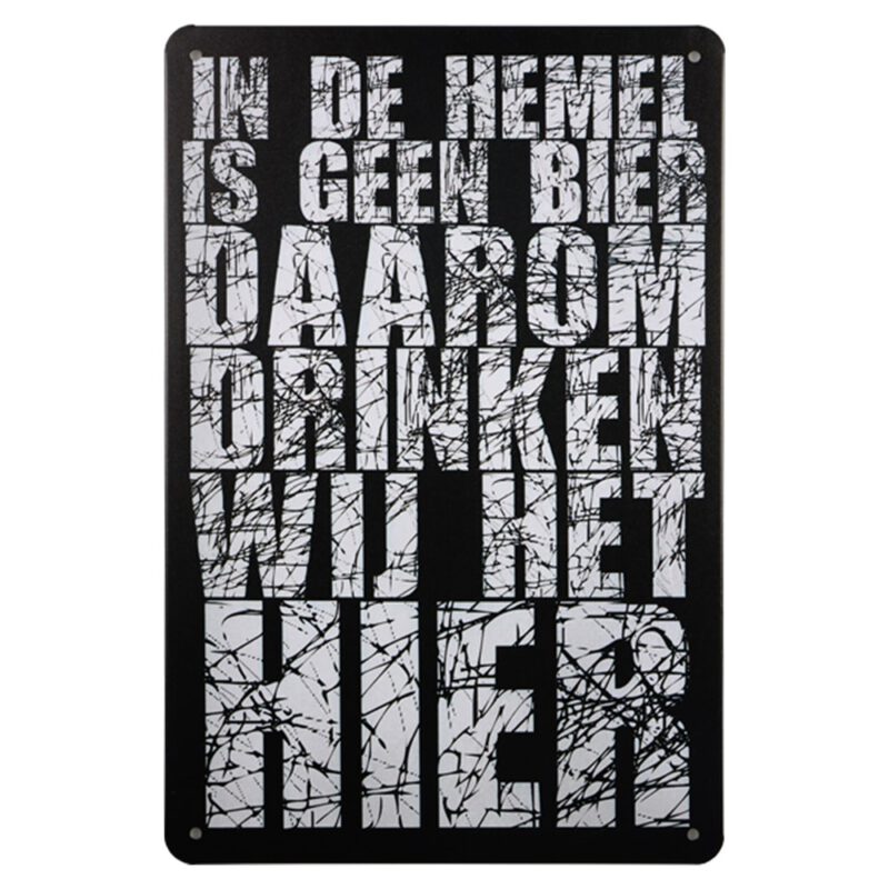 Metalen bord in de hemel