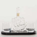 Middelvinger whiskey karaf